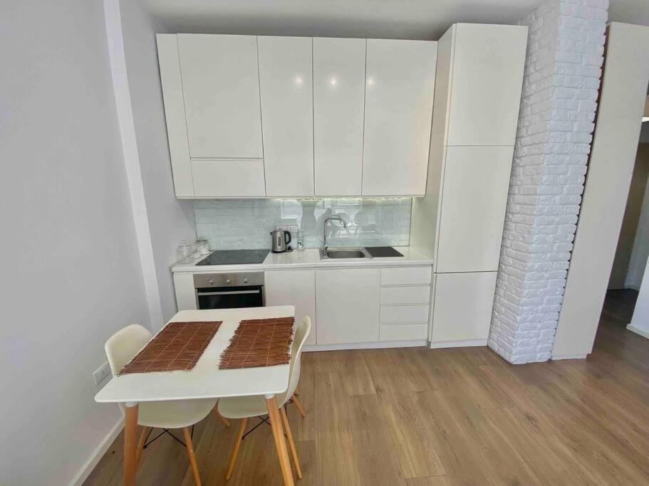 Apartment At “kompleksi Kika 2”